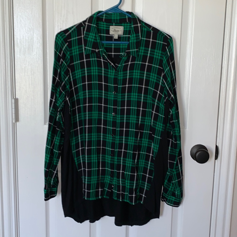 G H Bass long sleeve green and black shirt